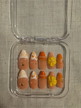 Orange Floral Accent Press-On Nails - Women's Set